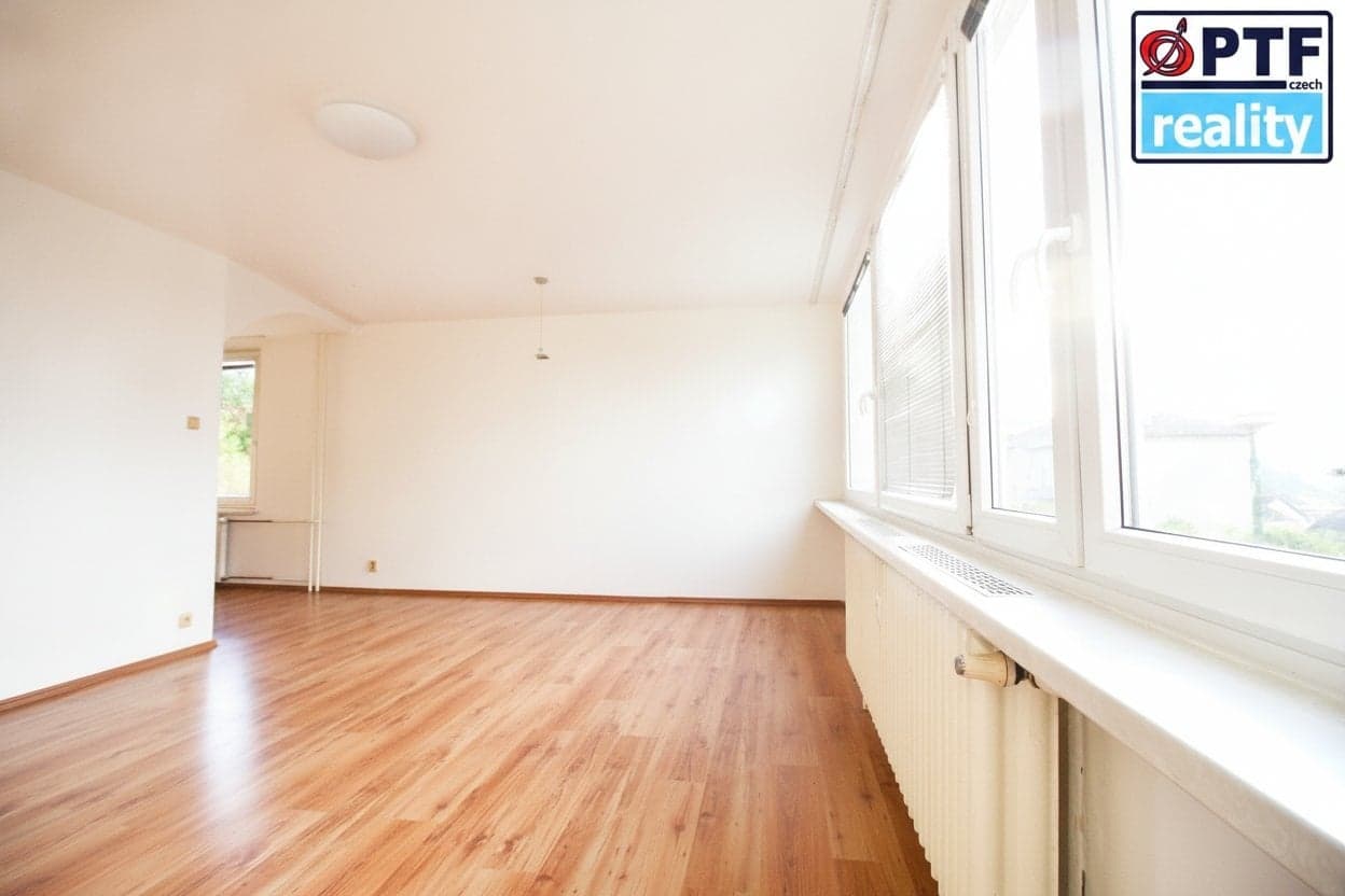 Pronájem světlého a prostorného bytu 3+kk (69 m²) – Zdice, ul. Havlíčkova — Zdice (fotografie 2)