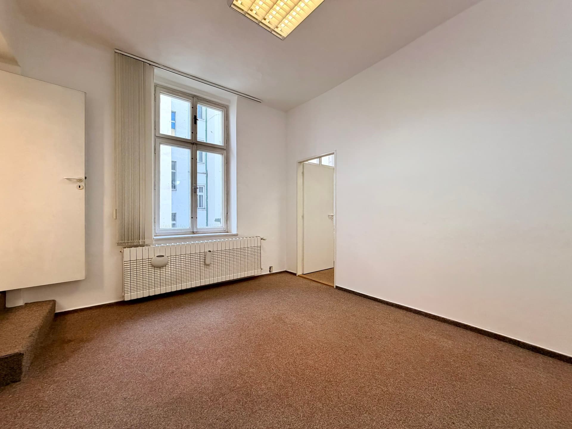 Pronájem kancelářských prostor v centru Plzně — Plzeň (fotografie 4)