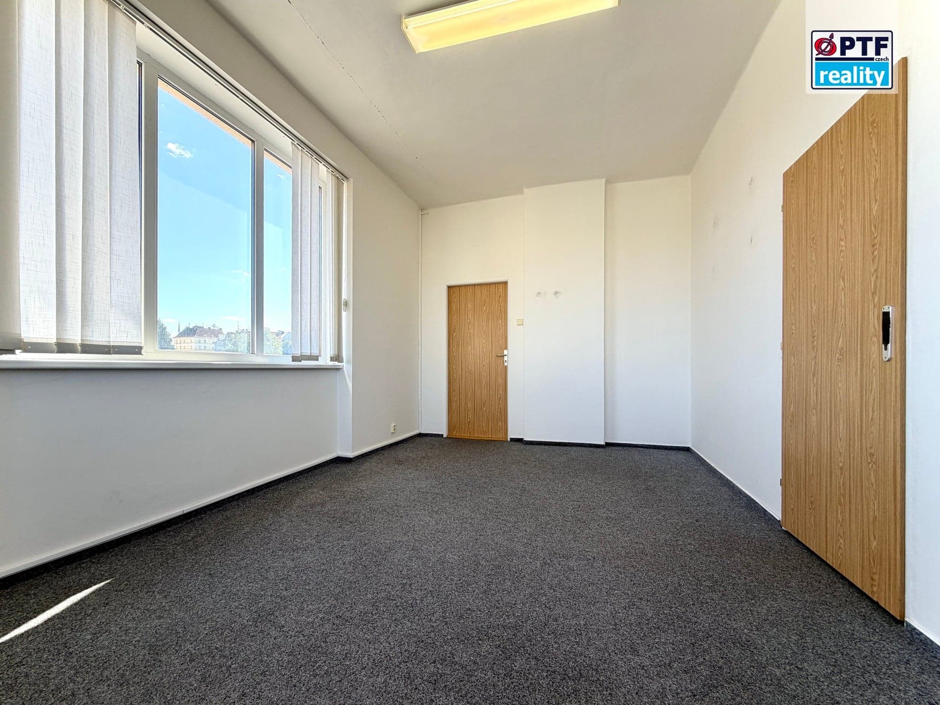 Pronájem kanceláře (16 m²) v Plzni, ul. Na Roudné — Plzeň (fotografie 3)