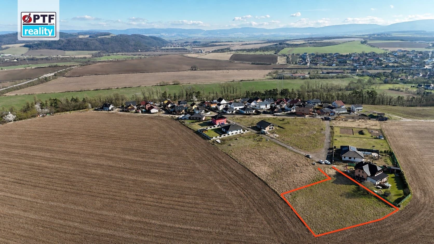 Stavební pozemek 1 880 m² v Bavoryni u Berouna — Bavoryně (fotografie 3)