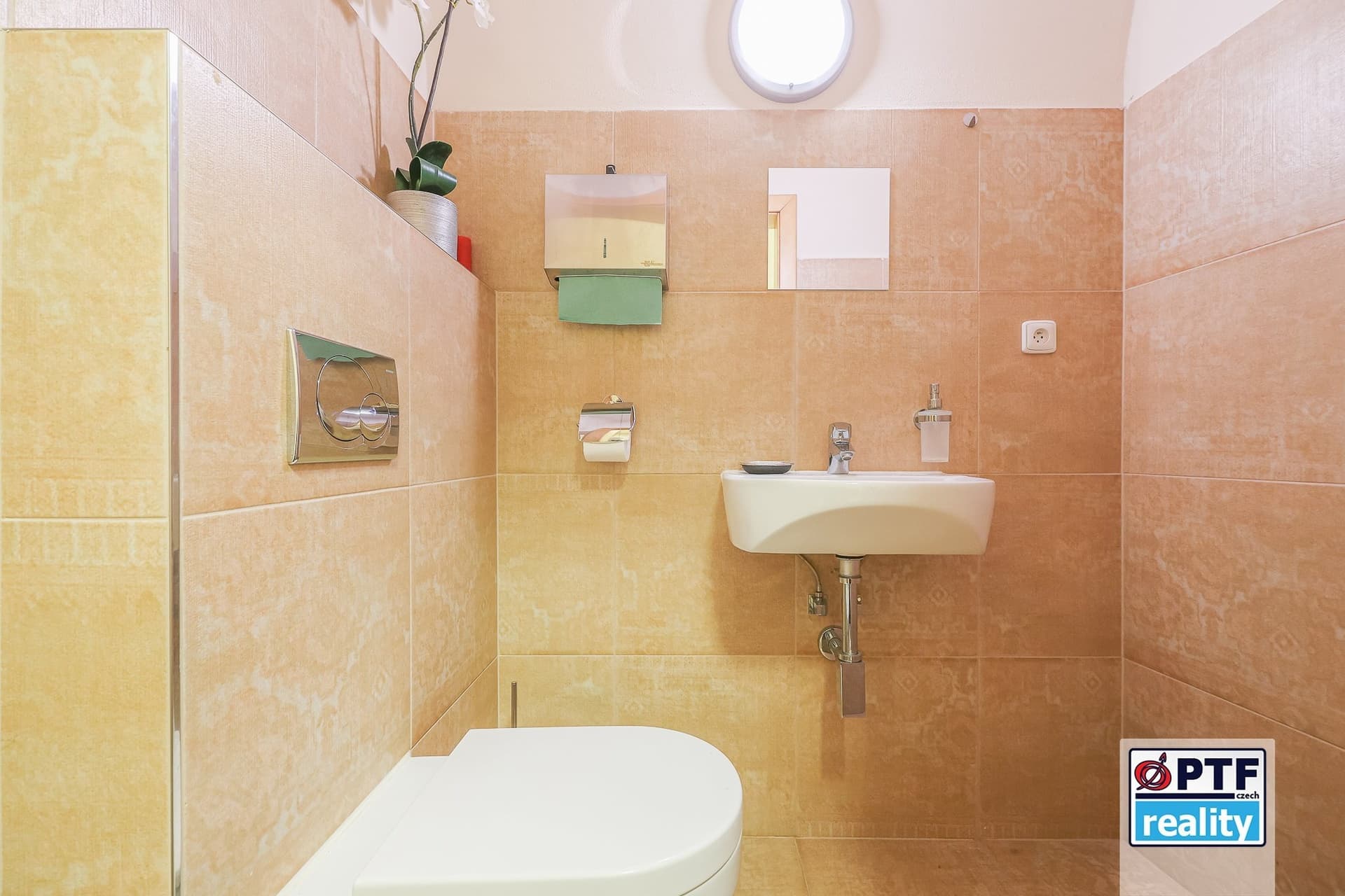 Pronájem obchodního prostoru (25 m²) v centru Plzně, ul. Dominikánská — Plzeň (fotografie 7)