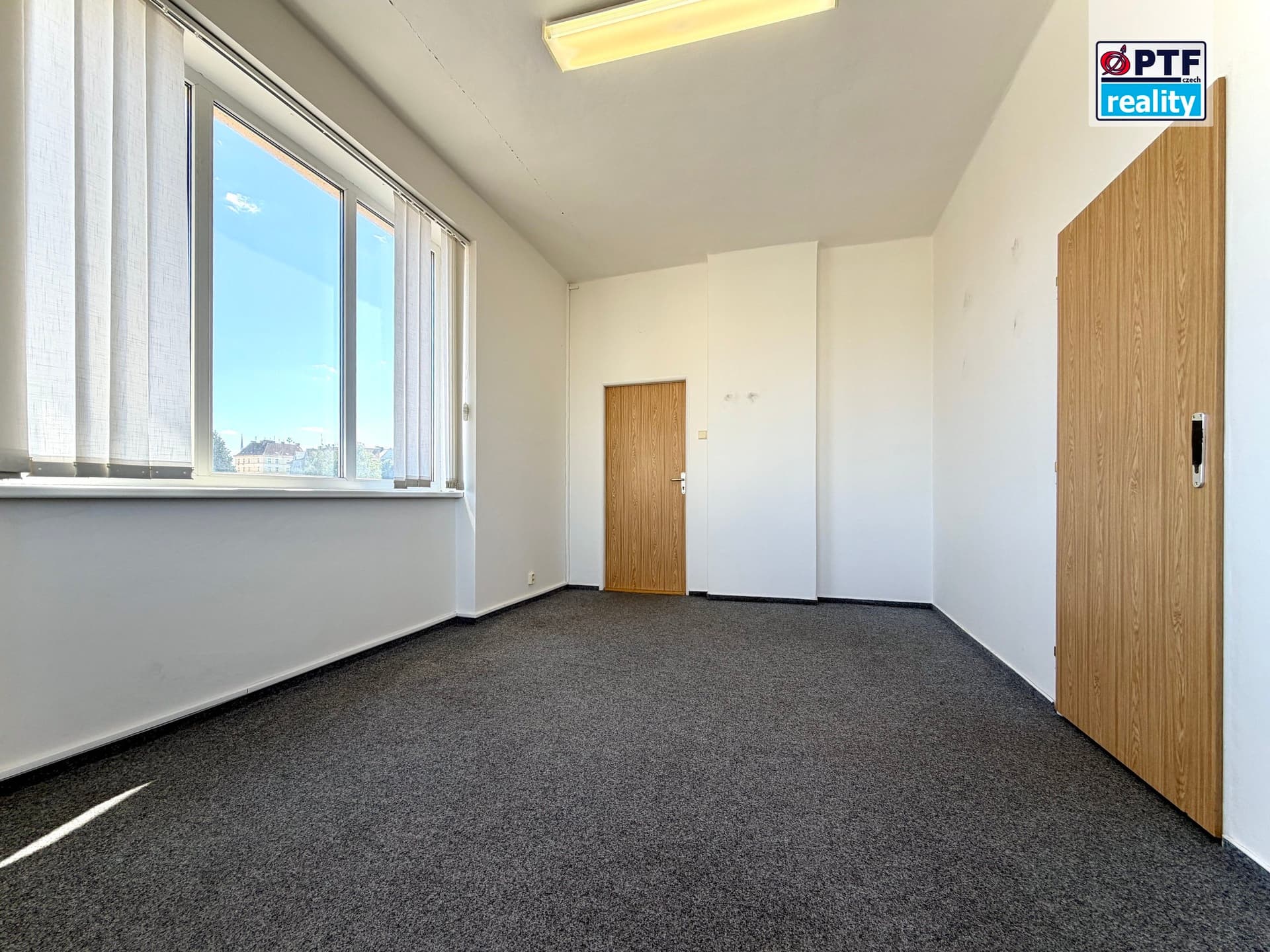 Pronájem dvou kanceláří (31 m²) v Plzni, ul. Na Roudné — Plzeň (fotografie 2)