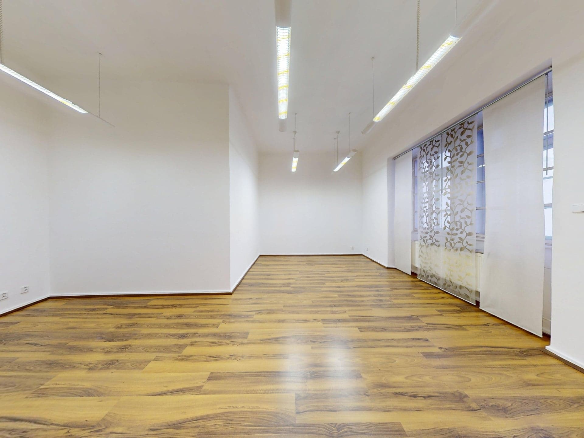 Pronájem reprezentativních prostor k podnikání, 60 m² Plzeň -centrum — Plzeň (fotografie 6)