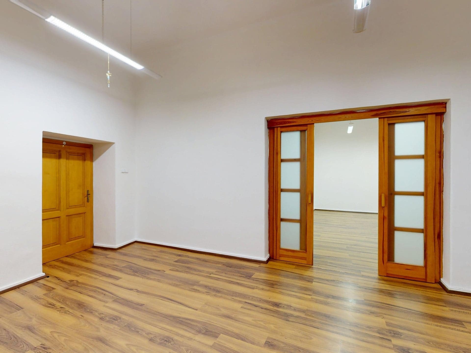 Pronájem reprezentativních prostor k podnikání, 60 m² Plzeň -centrum — Plzeň (fotografie 3)