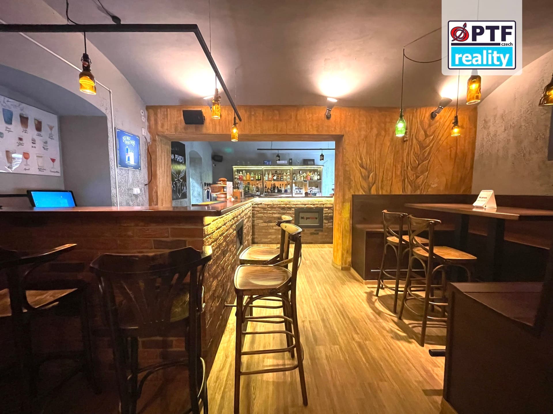 Pronájem zavedeného baru v centru, 102 m² - Plzeň