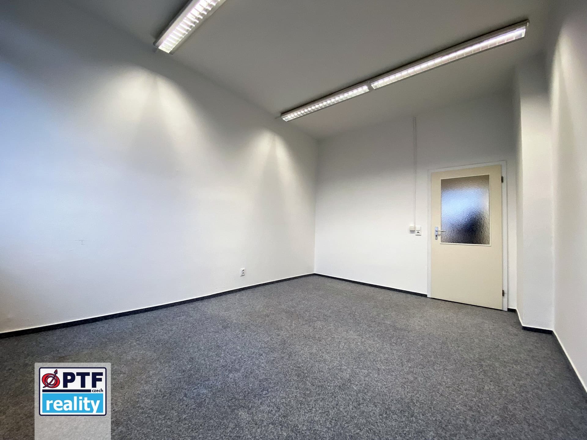 Pronájem kanceláře (17 m²) Plzeň-Skvrňany, ulice Domažlická — Plzeň (fotografie 2)